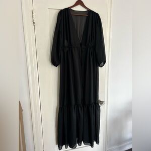 Black V-Neck Long Sleeve Maxi Dress